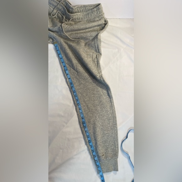 Alo Yoga Fierce Sweatpant Dove Grey Large never worn NWOT - Picture 6 of 10
